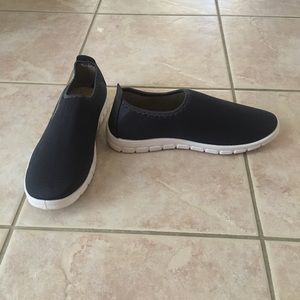‼️SALE 40%OFF‼️ NWOT Navy Breathable Cloth Shoes